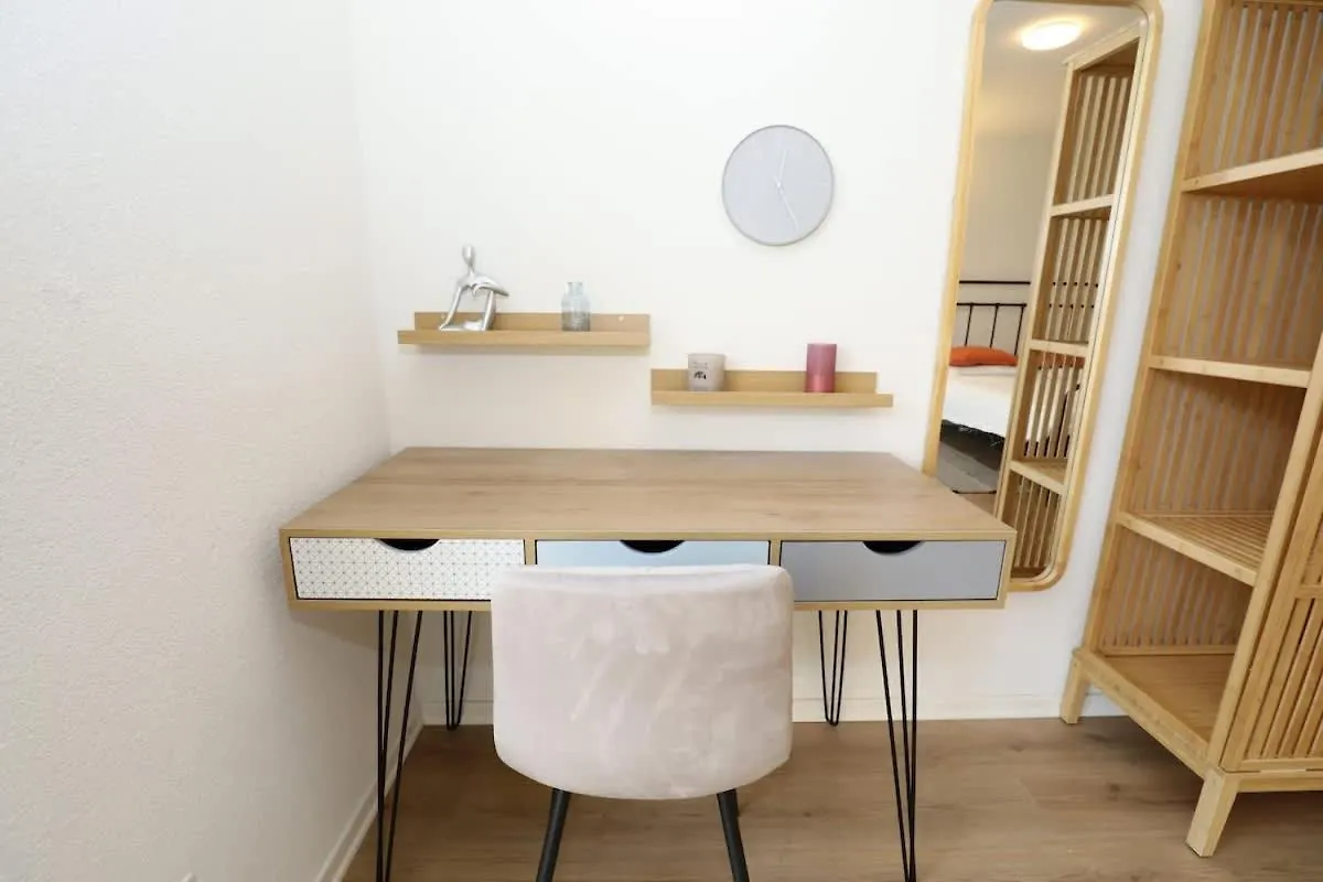 Spacious Parkside Apartment In Central Zurich With Balcony
