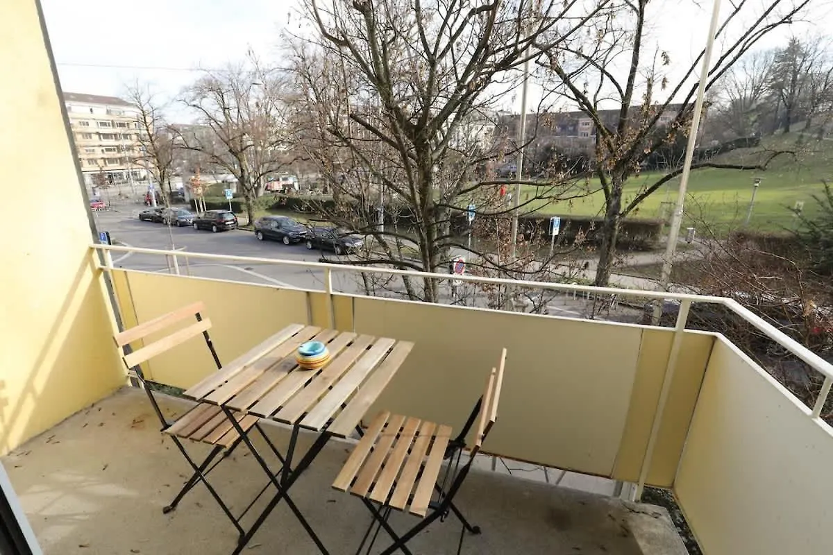 Spacious Parkside Apartment In Central Zurich With Balcony Switzerland